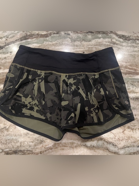 lululemon athletica Pants - RARE lululemon athletica Camo Speed short *4-way Stretch Sz 4 LIKE NEW